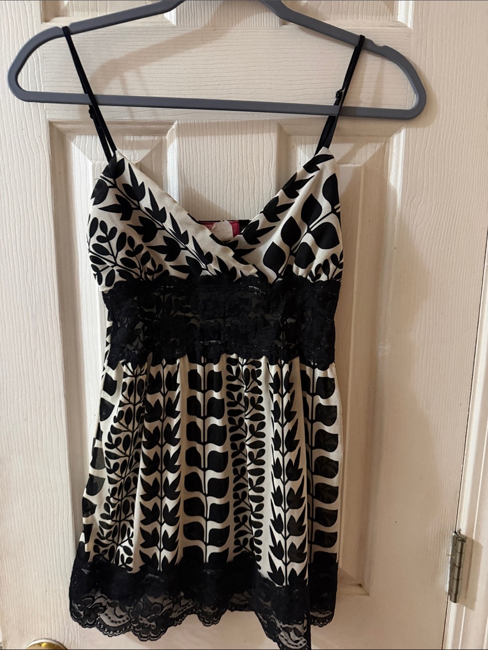 glam Black and White Floral Lace Trim Camisole